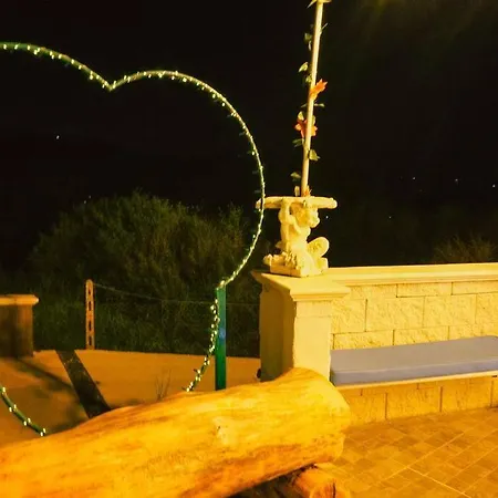 Fiore - Piscina E Idromassaggio * Itri