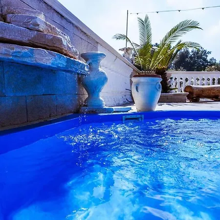 Fiore - Piscina E Idromassaggio Villa Itri