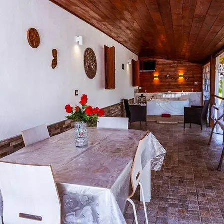 Villa Fiore - Piscina E Idromassaggio